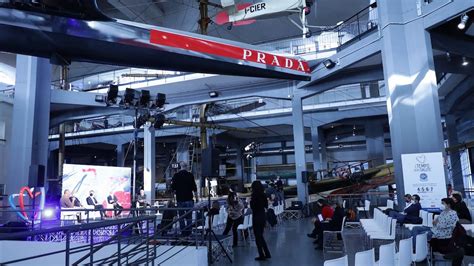 Prada: 400 nuove assunzioni entro la fine del 2023 in tutta Italia